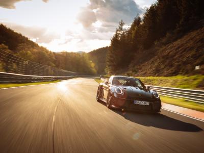 Porsche 911 GT2 RS MR Rekord auf der Strecke Front