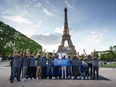 Toyota Mirai Rekordfahrt vor Eiffelturm