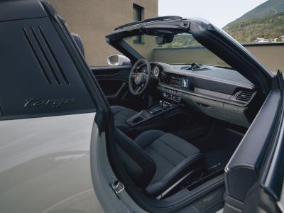 Porsche 911 Targa 4 GTS Cockpit