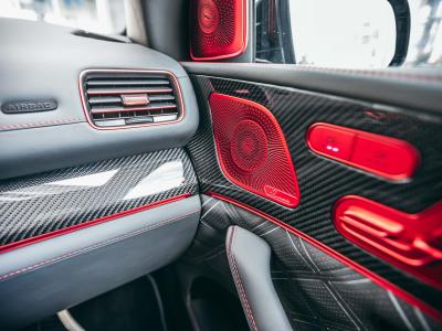 Brabus 900 Rocket Edition Detail Türtafel und Armaturenbrett