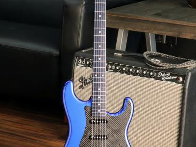 Fender Lexus LC Stratocaster mit Amp