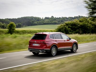 VW Tiguan Allspace in Fahrt