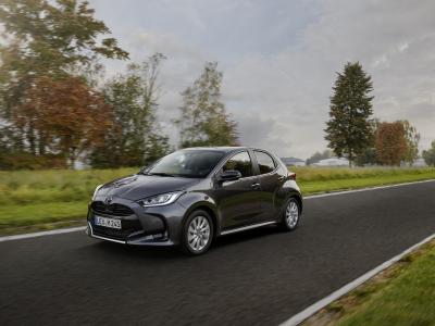 Mazda2 Hybrid in Fahrt