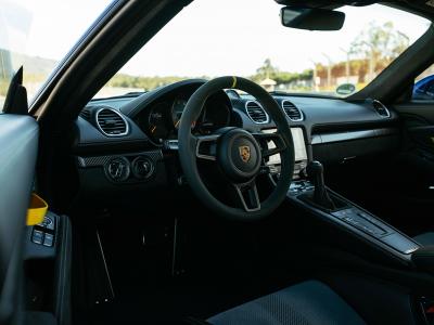 Porsche 718 Cayman Cockpit