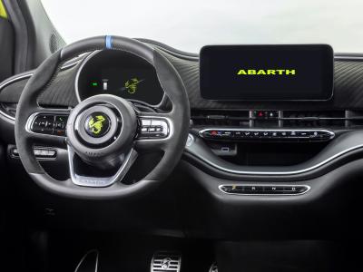 Abarth 500e Cockpit