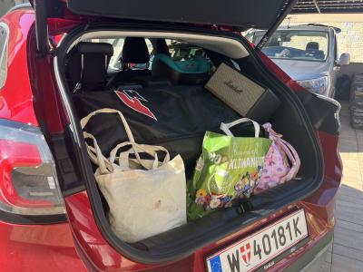Ford Puma Heck mit offener Heckklappe und Gepäck