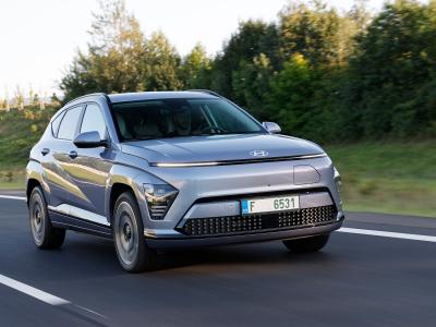 Hyundai Kona Elektro Front/Seite in Fahrt