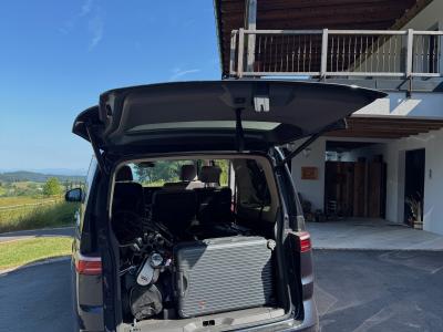 VW Multivan Heck mit geöffneter Heckklappe
