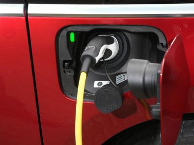 VW Multivan Ladeanschluss mit Ladestecker