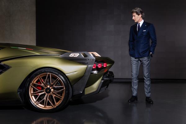 Stephan Winkelmann mit Lamborghini Sian