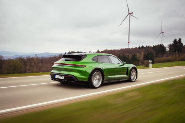 Porsche Taycan Cross Turismo Heck