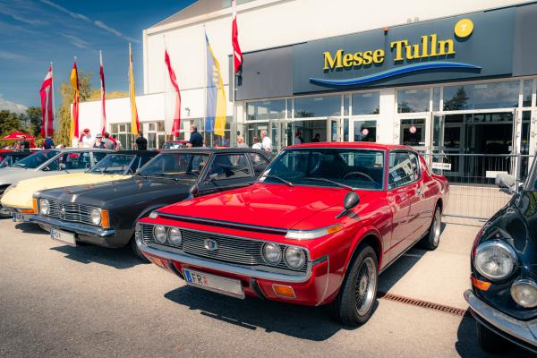 diverse Oldtimer Fahrzeuge