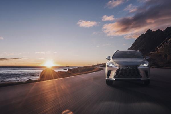 Lexus RX in Fahrt