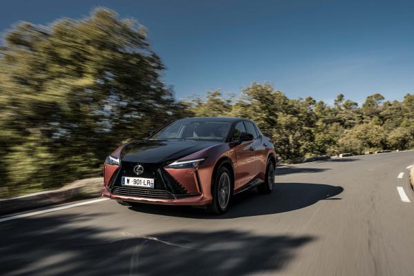 Lexus RZ 450e