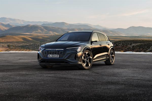 Audi Q8 e-tron Front/Seite
