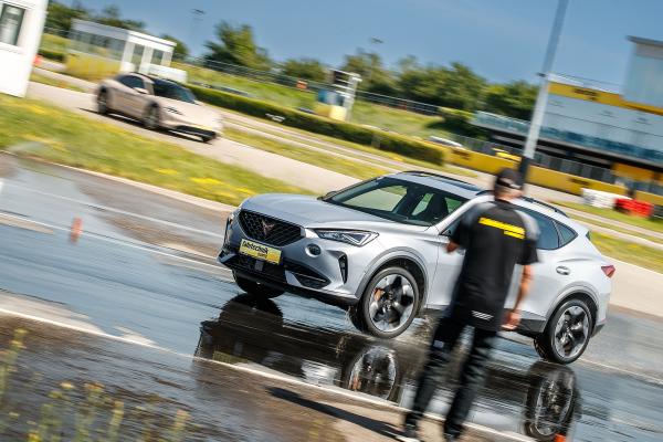 ÖAMTC Fahrtechnik Zentrum mit Cupra Formentor im Training