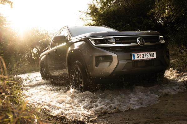 Volkswagen Amarok Front/Seite in Fahrt