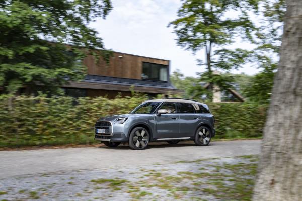 Mini Countryman Front/Seite in Fahrt