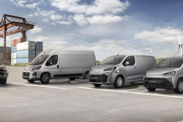 Toyota Hilux Front/Seite, Toyota Proace Max Front/Seite, Toyota Proace Front/Seite und Toyota Proace City Front/Seite