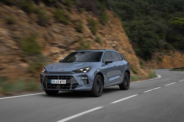 Cupra Terramar Front/Seite in Fahrt