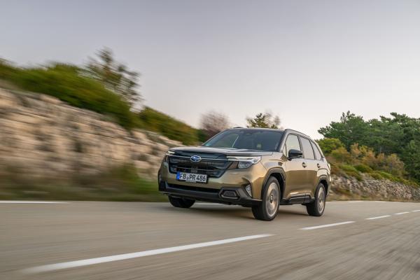 Subaru Forester Front/Seite in Fahrt