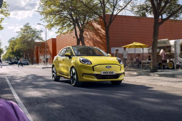 Ford Puma Gen-E Front/Seite in Fahrt