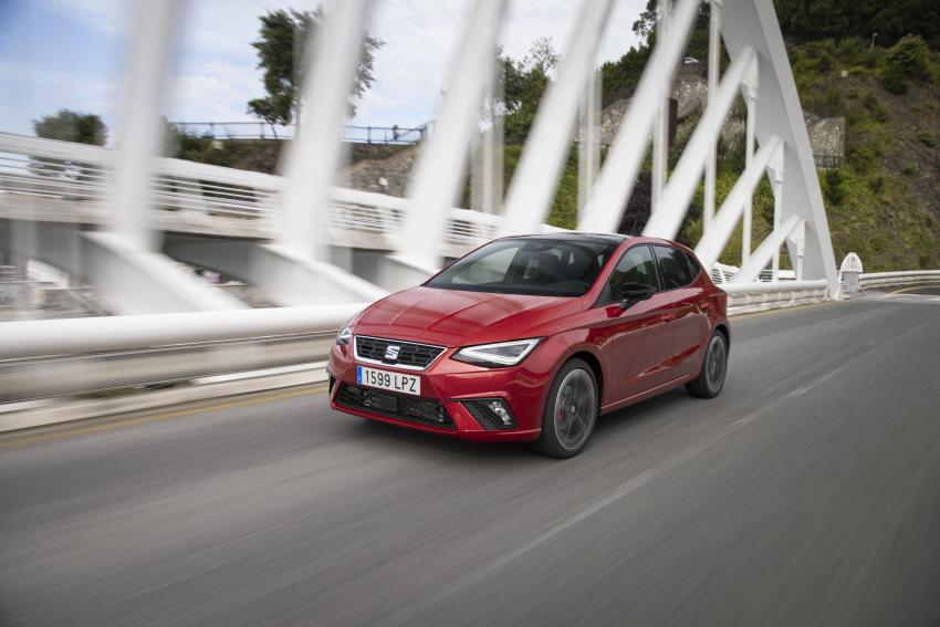 Kleinwagen_8.jpeg Kleinwagen Seat Ibiza Front/Seite in Fahrt